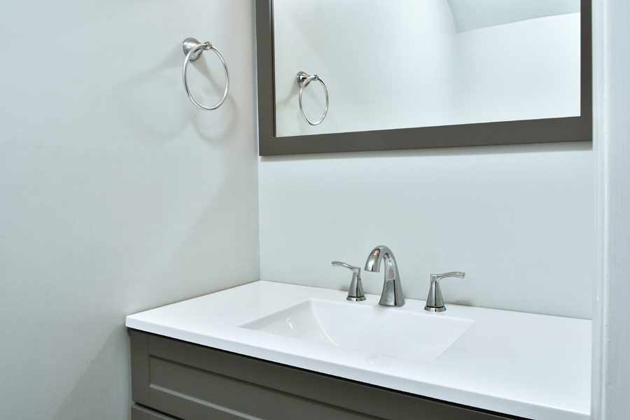 6 Justin Court bathroom