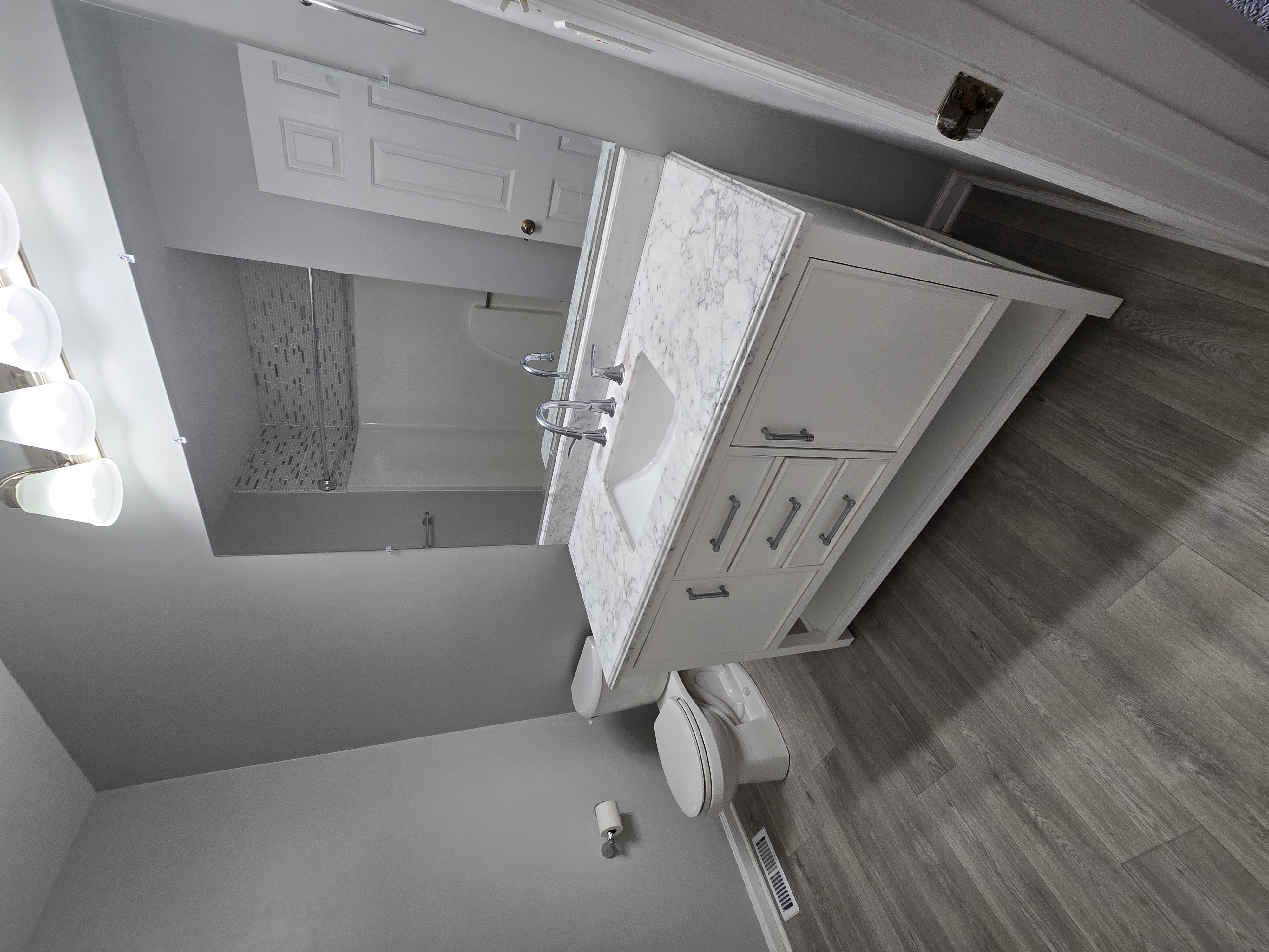 6 Justin Court main bathroom